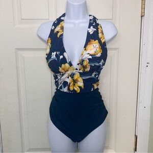 NWT Cupshe W‎ omen’s One piece Floral Halter Swimsuit Size Large